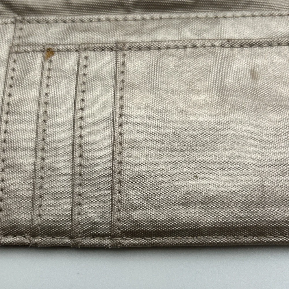 Kipling brand color